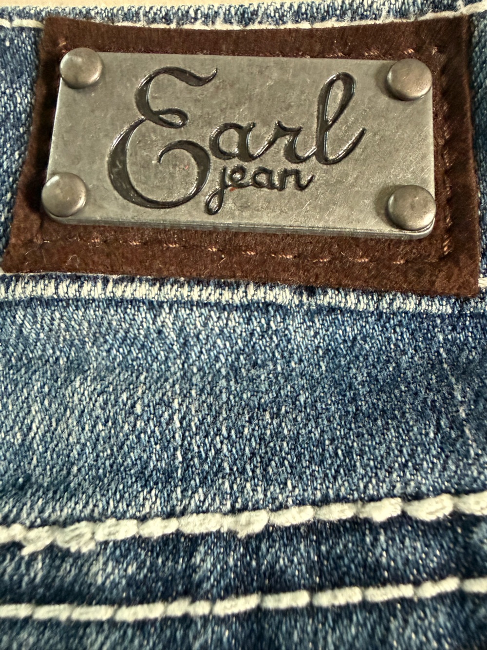 Earl Jeans capris with bling back pockets with flaps 10 - Picture 5 of 7